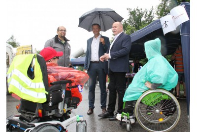 Neobvyklý závod spojil lidi s hendikepem