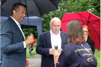 Neobvyklý závod spojil lidi s hendikepem