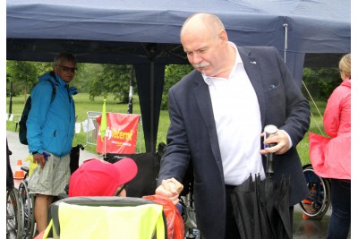Neobvyklý závod spojil lidi s hendikepem