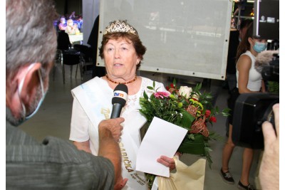 Babičkou roku je Marie Rozmanová. Porotu i diváky nadchla svou ohebností při cvičení jógy