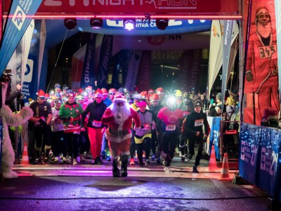 Závodníci Christmas Night Run Olomouc rozzářili Floru 