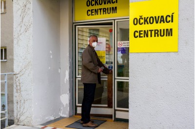 V Olomouckém kraji pokračuje očkování proti covid-19. První dávku vakcíny dostal také hejtman