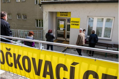 V Olomouckém kraji pokračuje očkování proti covid-19. První dávku vakcíny dostal také hejtman
