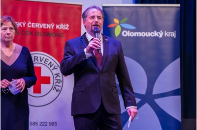 Hejtman Olomouckého kraje ocenil dárce krve. Předal jim Zlaté kříže