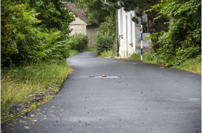 Sociální byty i opravená silnice. V Plinkoutě se investice daří