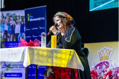	Babičkou Olomouckého kraje je Blanka Vrbková, na pódiu ji podpořila celá rodina