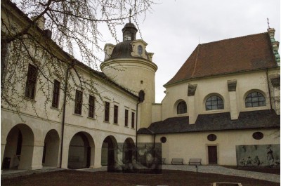 Znovuotevřené Arcidiecézní muzeum nabízí vstup do všech ramen křížové chodby i multimediální expozici