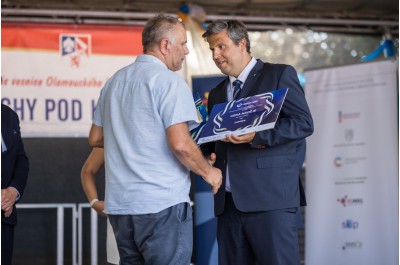 Čechy pod Kosířem si převzaly ocenění v soutěži Vesnice roku Olomouckého kraje