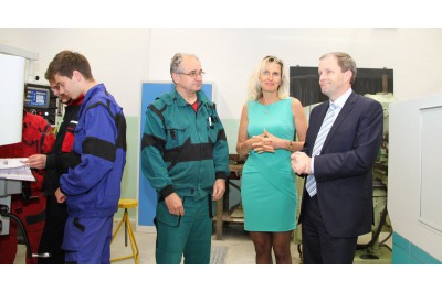 Premiér Sobotka zahájil sněm Svazu měst a obcí v Olomouci, při návštěvě regionu podpořil vznik průmyslové zóny v Bochoři