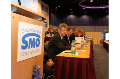 Premiér Sobotka zahájil sněm Svazu měst a obcí v Olomouci, při návštěvě regionu podpořil vznik průmyslové zóny v Bochoři