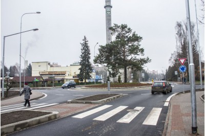 Hejtman Rozbořil otevřel novou okružní křižovatku v Šumperku