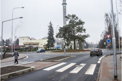 Hejtman Rozbořil otevřel novou okružní křižovatku v Šumperku