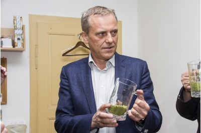 Hejtman Rozbořil chmelil pivní speciál. Svatým Floriánem pokřtí knihu o dobrovolných hasičích