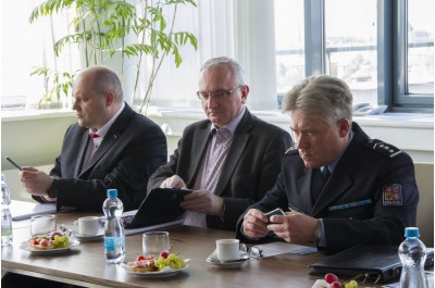 Zasedala Bezpečnostní rada Olomouckého kraje. Řešila například propagaci složek integrovaného záchranného systému
