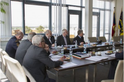Zasedala Bezpečnostní rada Olomouckého kraje. Řešila například propagaci složek integrovaného záchranného systému