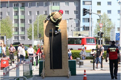 Hejtman Rozbořil zahájil soutěž Nejtvrdší hasič přežije
