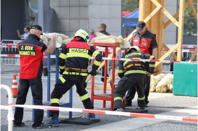 Hejtman Rozbořil zahájil soutěž Nejtvrdší hasič přežije
