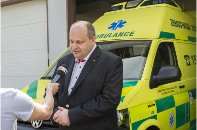 Nové sanitky pro Zdravotnickou záchrannou službu Olomouckého kraje. Jezdit budou na Šumpersku a Jesenicku