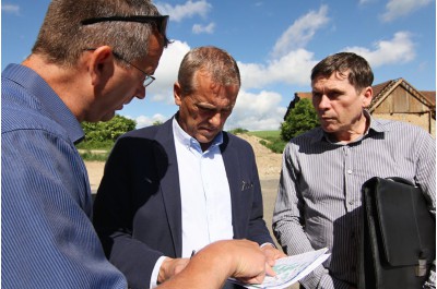 Obce na Prostějovsku, které trápí nadměrná doprava, navštívil hejtman Rozbořil. Starostům předložil řešení