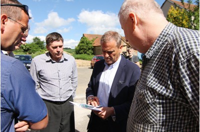 Obce na Prostějovsku, které trápí nadměrná doprava, navštívil hejtman Rozbořil. Starostům předložil řešení