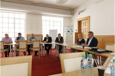 Obce na Prostějovsku, které trápí nadměrná doprava, navštívil hejtman Rozbořil. Starostům předložil řešení