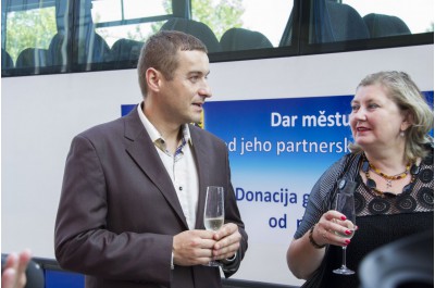 Olomoucký kraj daroval partnerskému regionu Vojvodina autobus. Využije ho česká komunita žijící v Srbsku