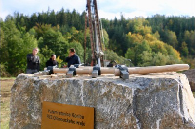 Slavnostním poklepáním základního kamene začala v Konici výstavba nové požární stanice