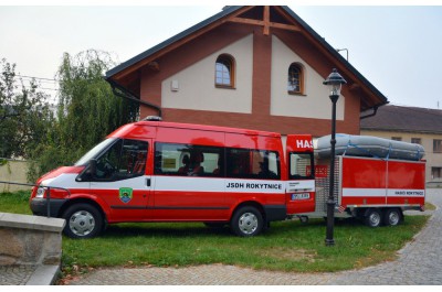 Dobrovolní hasiči z Rokytnice u Přerova mají nové auto          Foto: Jan Teimer