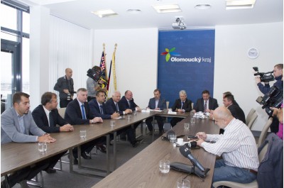 Olomoucký kraj povede koalice hnutí ANO, ČSSD a ODS. Jejich zástupci už podepsali koaliční smlouvu