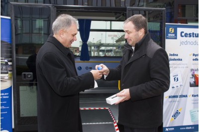Olomoucký kraj pořídil speciální autobus. Využijí ho hlavně příspěvkové organizace a neziskovky
