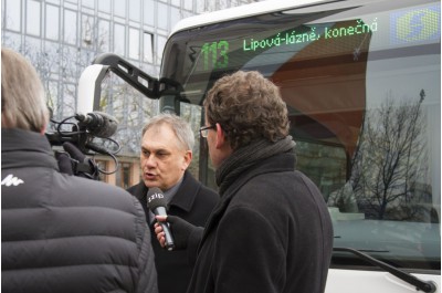 Olomoucký kraj pořídil speciální autobus. Využijí ho hlavně příspěvkové organizace a neziskovky