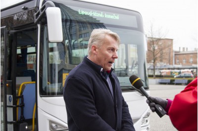 Olomoucký kraj pořídil speciální autobus. Využijí ho hlavně příspěvkové organizace a neziskovky