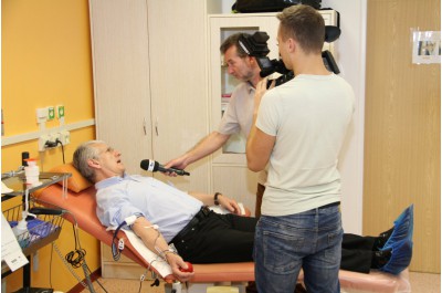 Hejtman Košta a rektor Univerzity Palackého dnes darovali krev
