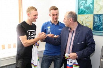 Náměstek hejtmana František Jura se setkal s úspěšnými cyklisty SKC Prostějov