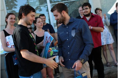 Vítězem osmého ročníku soutěže Podnikavá hlava, kterou pořádá Vědeckotechnický park Univerzity Palackého, se stal Radek Oborný. Porotu zaujal cestovním filtrem na vodu, který se dá připojit ke kohoutku nebo na sprchu. Titul Podnikatel v sukni získala