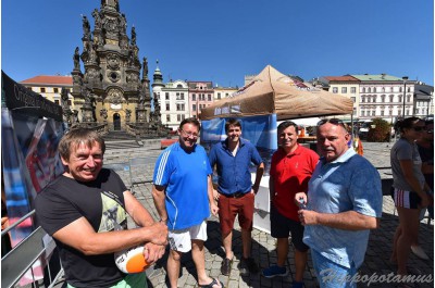 Volejbalistky Olomouce a Šternberku bavily Horní náměstí při beachové show