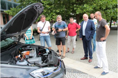 Kraj pořizuje první elektromobil. Dojede až do Polska