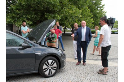 Kraj pořizuje první elektromobil. Dojede až do Polska