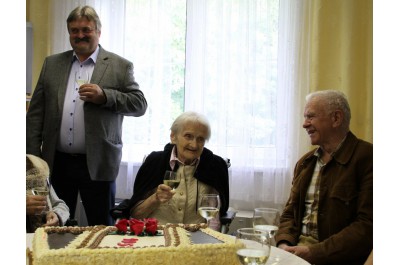 105letá babička oslavila narozeniny v dobré náladě