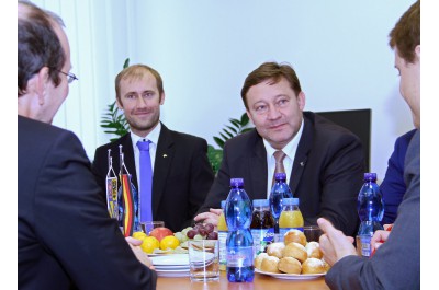 Olomoucký kraj navštívil německý velvyslanec. S náměstkem hejtmana Jiřím Zemánkem diskutoval o ekonomice i školství