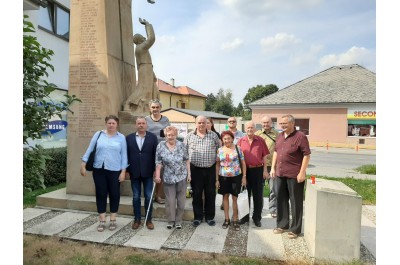 Pietní akt a slavnostní otevření nového hřiště v Uničově. Za účasti náměstků hejtmana