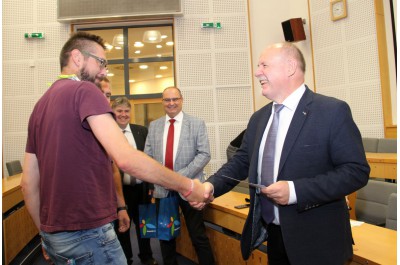 Z Olomouce až na konec světa. Úředníci šlápli do pedálů