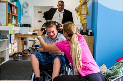 Kraj pomůže rodinám dětí s neurologickým onemocněním. Přispěje na jejich rehabilitaci