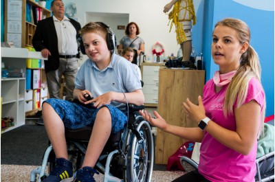 Kraj pomůže rodinám dětí s neurologickým onemocněním. Přispěje na jejich rehabilitaci