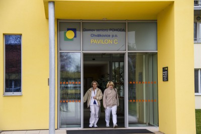 Hejtman otevřel nově zrekonstruovaný domov pro seniory Pohoda ve Chválkovicích