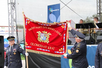 Hejtman Rozbořil pokřtil knihu o dobrovolných hasičích Olomouckého kraje