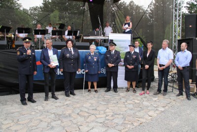 Hejtman Rozbořil pokřtil knihu o dobrovolných hasičích Olomouckého kraje