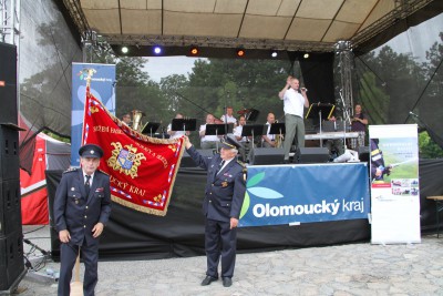 Hejtman Rozbořil pokřtil knihu o dobrovolných hasičích Olomouckého kraje