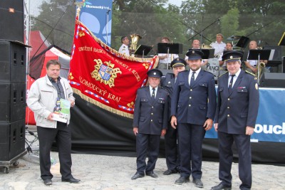 Hejtman Rozbořil pokřtil knihu o dobrovolných hasičích Olomouckého kraje