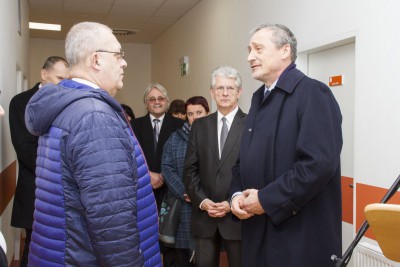 Dětské oddělení, které se bude komplexně zabývat následnou intenzivní péčí, dnes slavnostně otevřeli ve Vojenské nemocnici v Olomouci. Specializované pracoviště je jediné svého druhu v České republice.